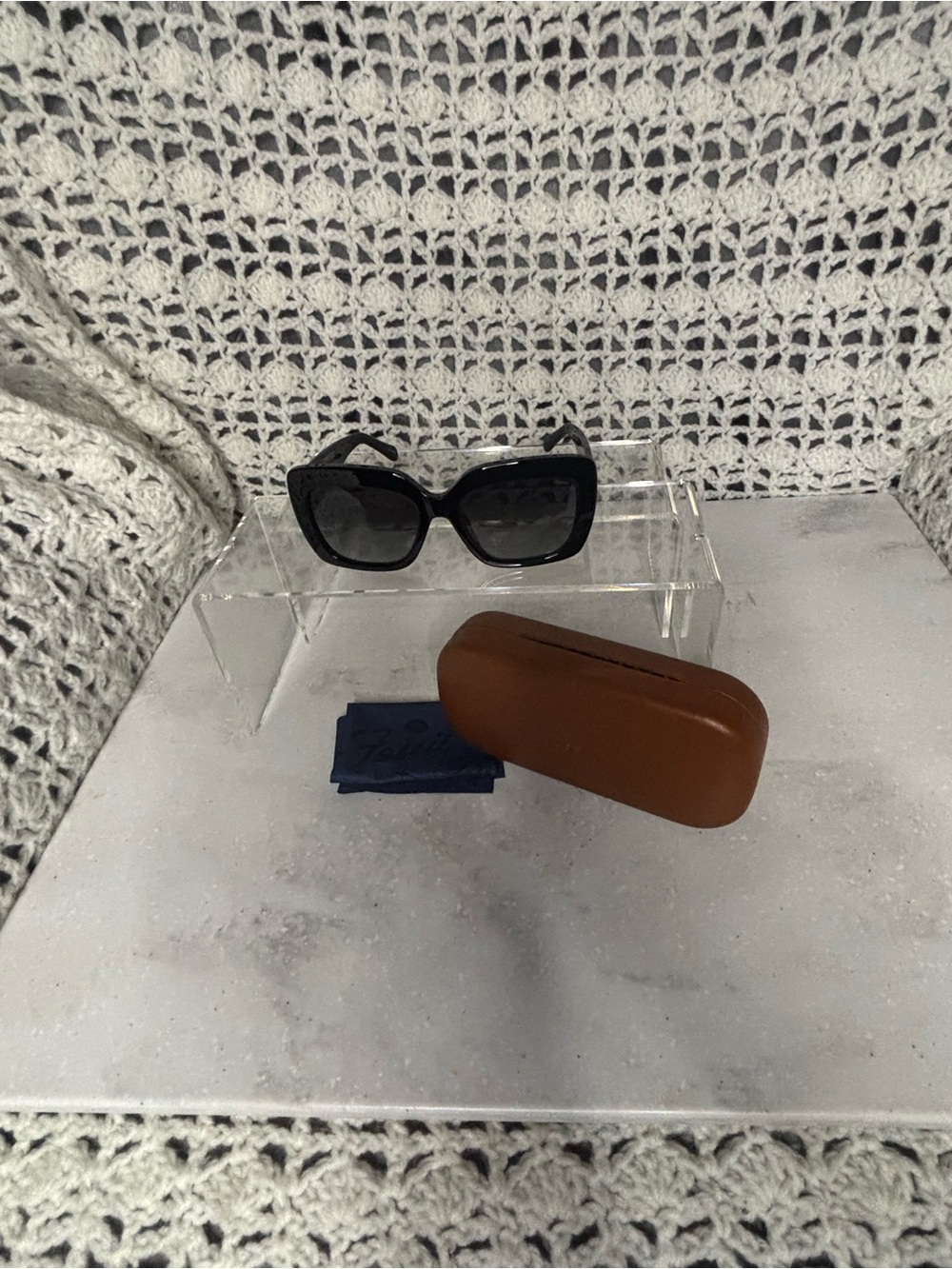 Fossil Black Women's Sunglasses with Brown Case